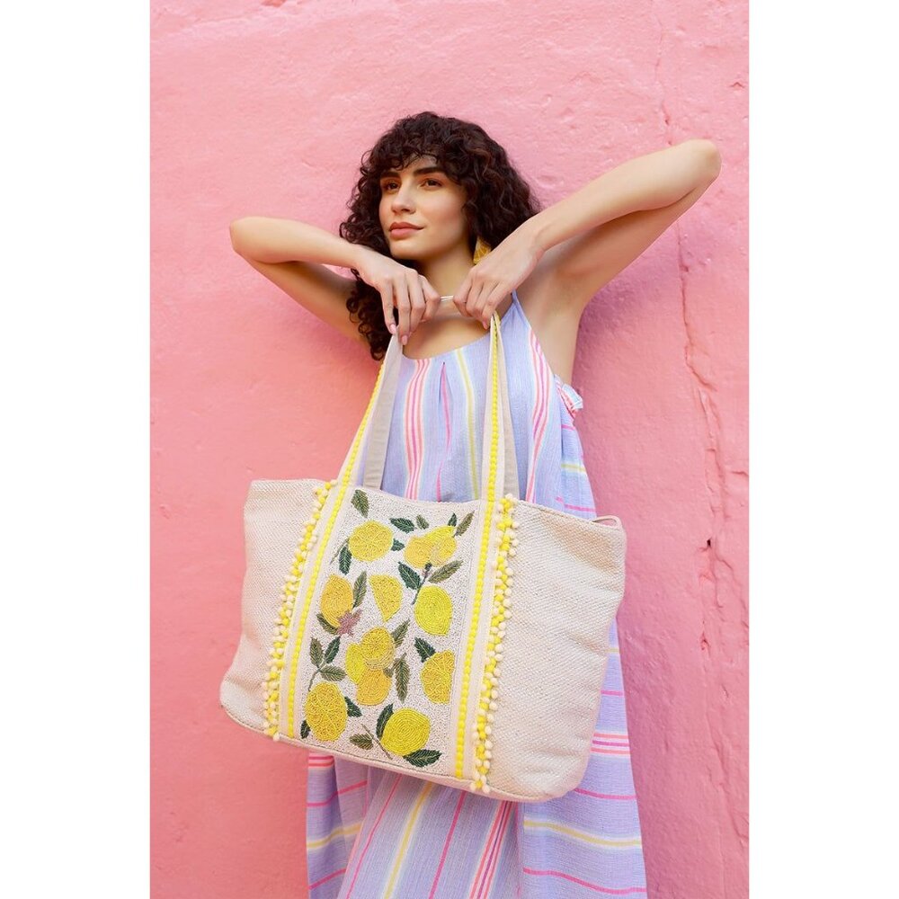 NWT White Lemon Print Tote Bag with Structured Design - Picture 12 of 12